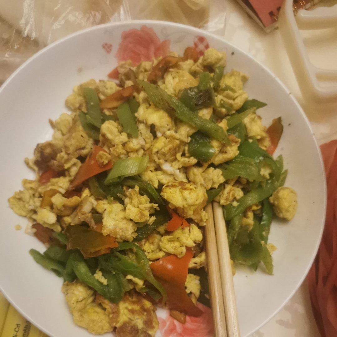 五分钟炒个能吃两碗饭的辣椒炒鸡蛋