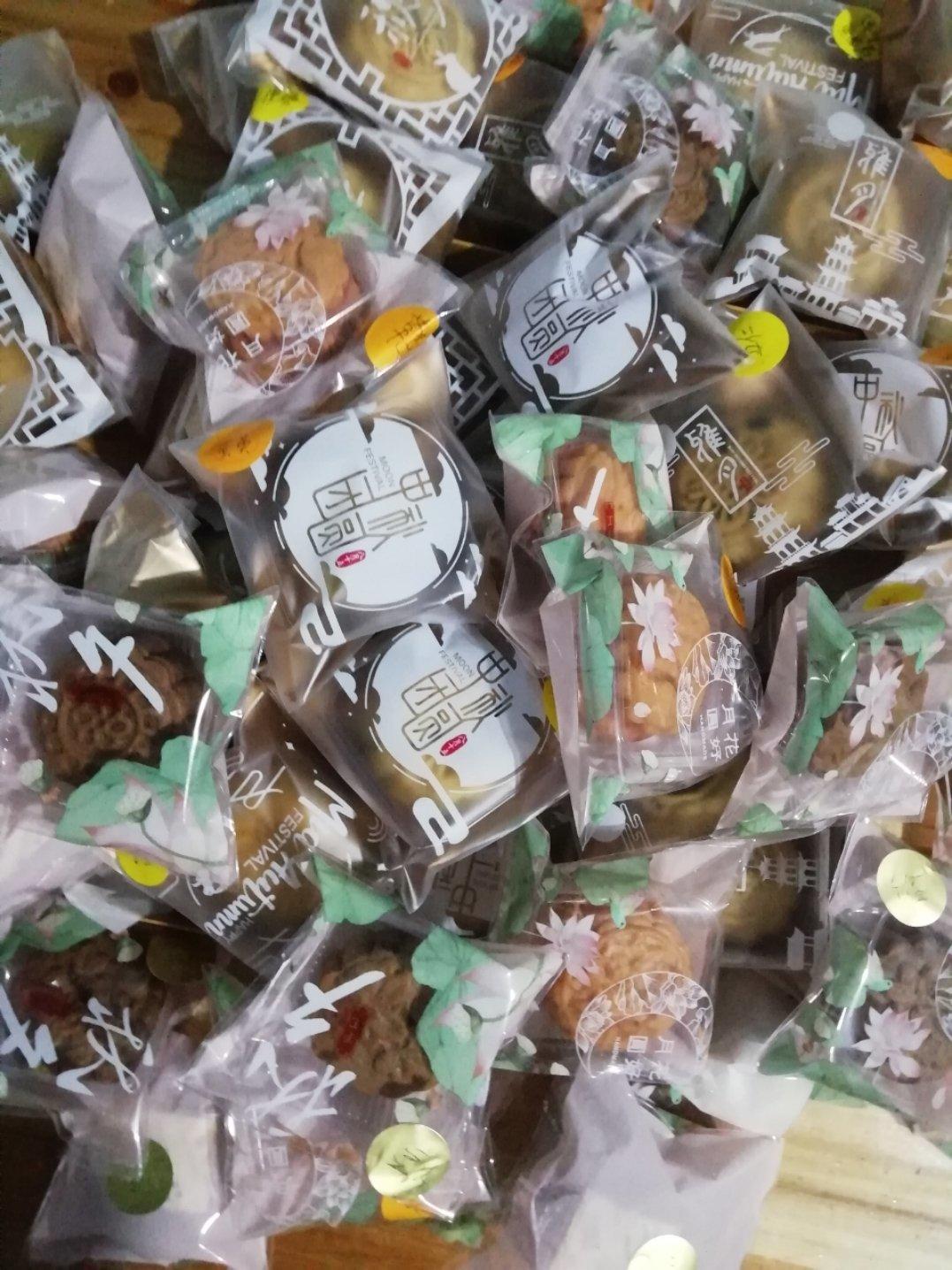 广式月饼—蛋黄莲蓉月饼