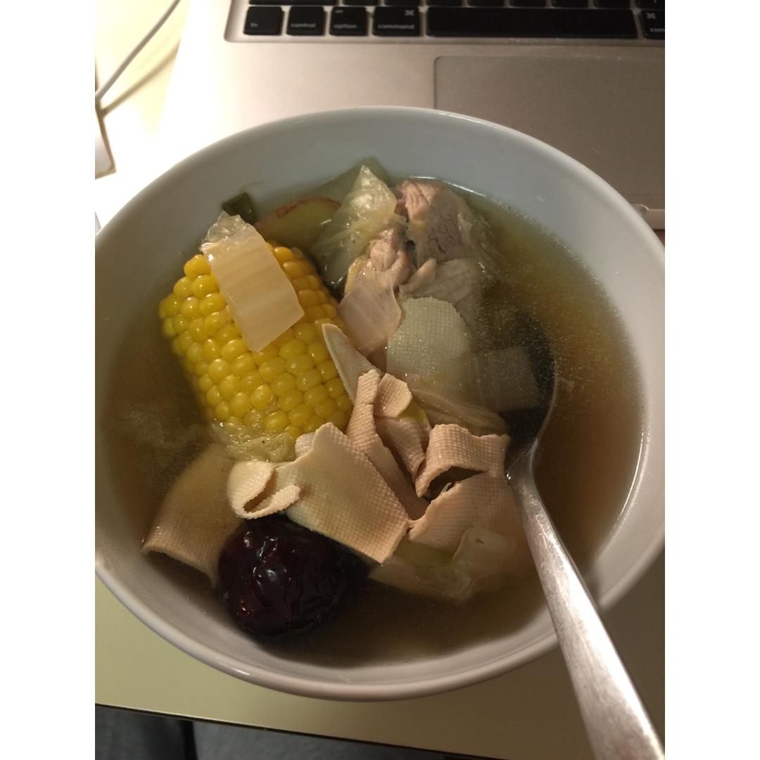 土豆玉米鸡腿汤（电饭锅版）