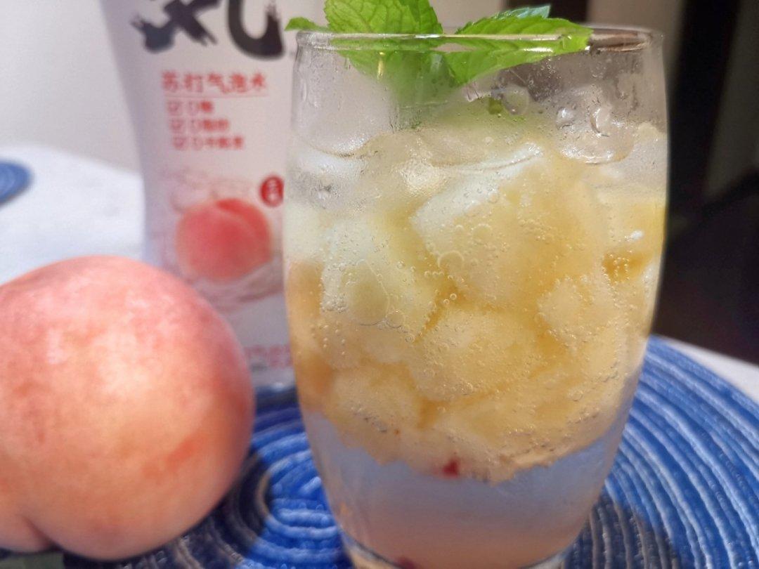 高岭之花蜜桃气泡水
