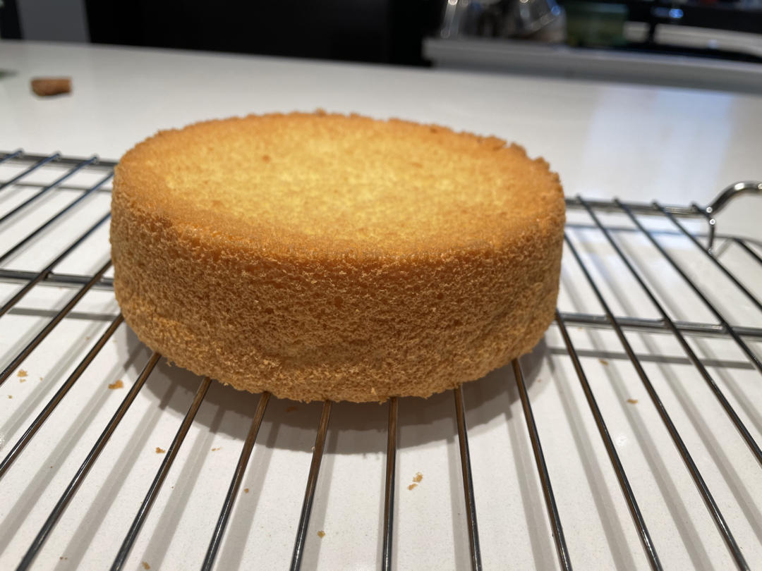 超简单完美戚风蛋糕（6寸2蛋）附打发、翻拌、脱模视频