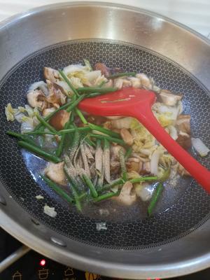 香菇炒白菜的做法 步骤6