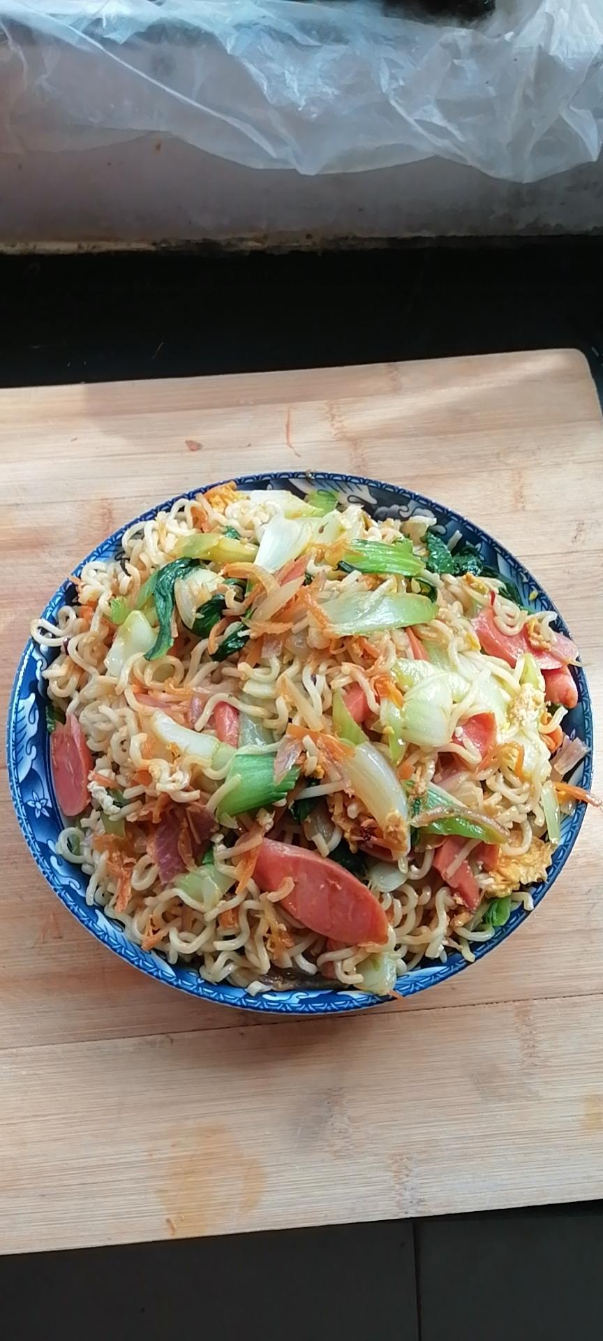 路边摊风味炒方便面