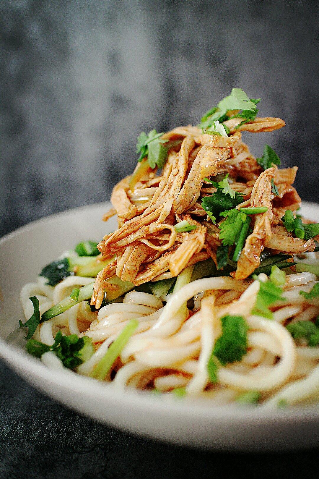 葱油鸡丝拌面