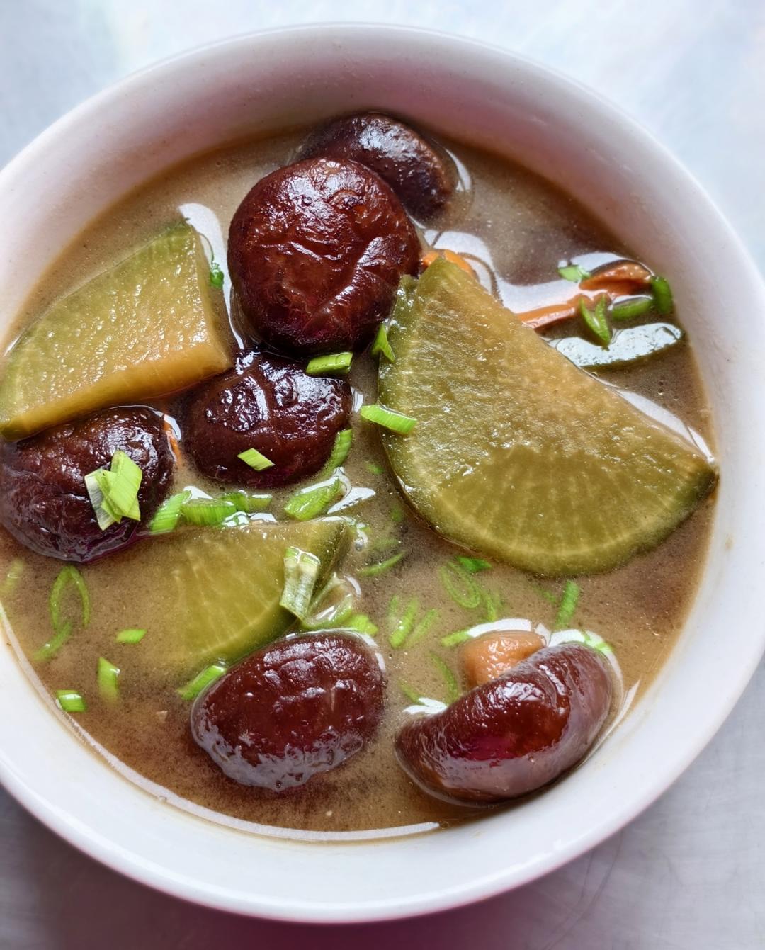 香菇萝卜煲，冬日必喝的鲜暖素汤！210大卡