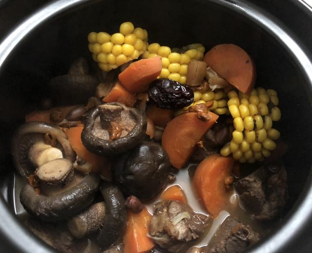 快速玉米胡萝卜骨头汤的做法