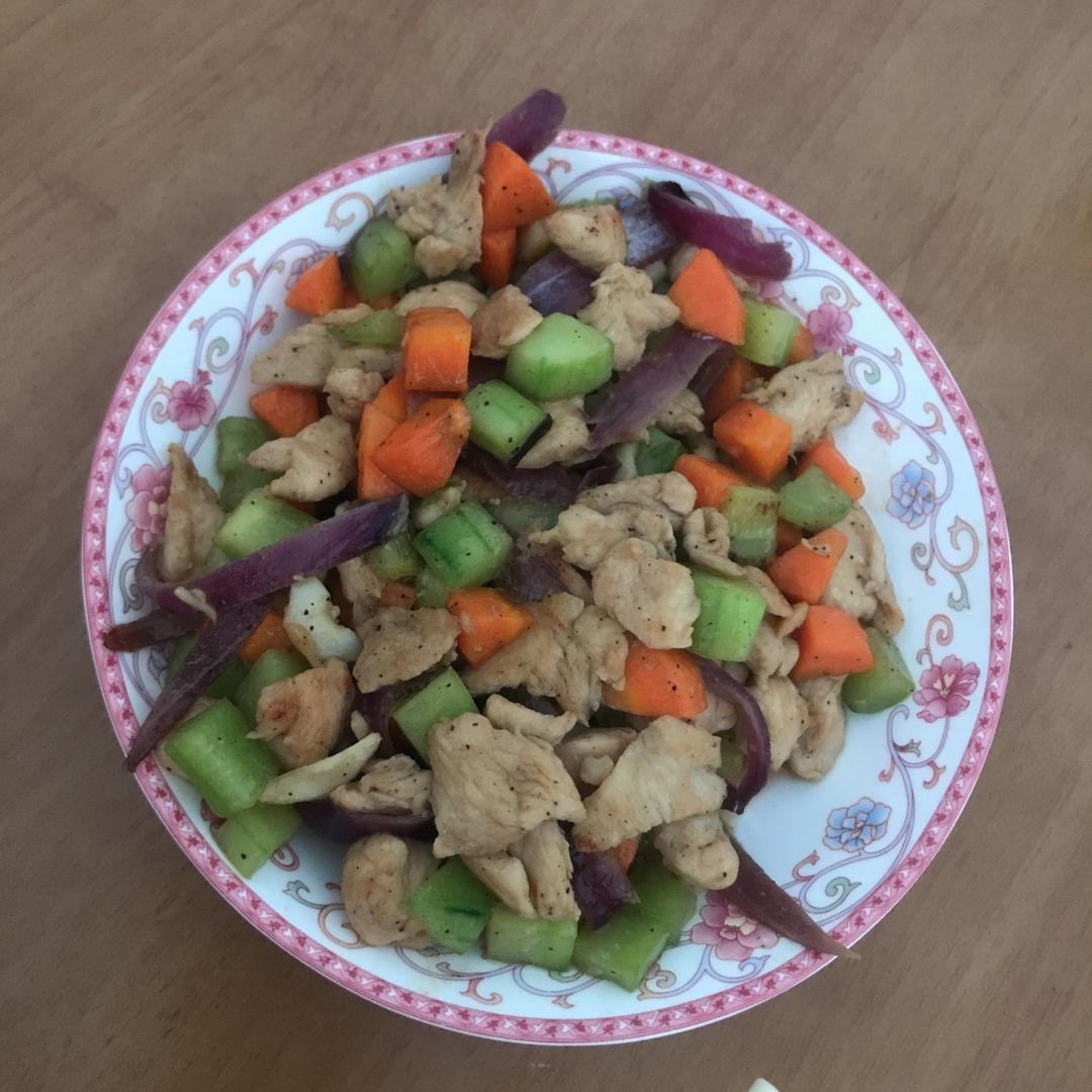 胡萝卜黄瓜鸡胸肉