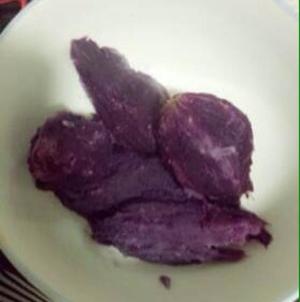紫薯泥沙拉。的做法 步骤2