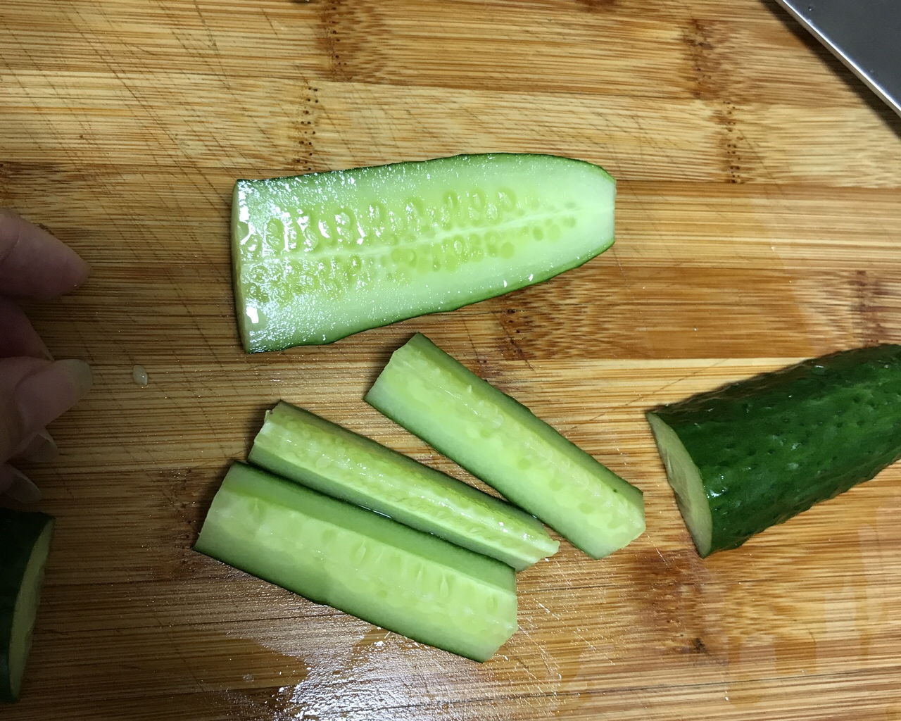 黄瓜小菜、小咸菜、开胃菜、凉拌黄瓜菜的做法 步骤3