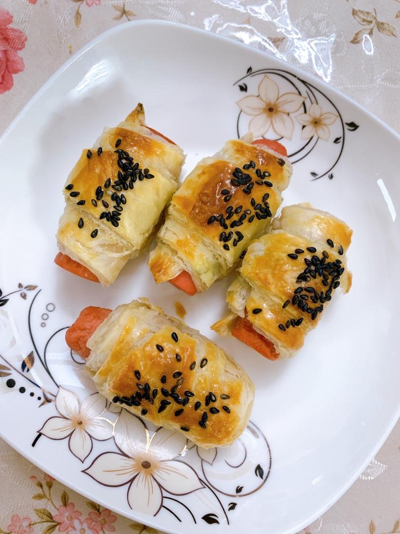 香肠酥皮卷：手抓饼皮还能这样吃，不用和面快速搞定早餐