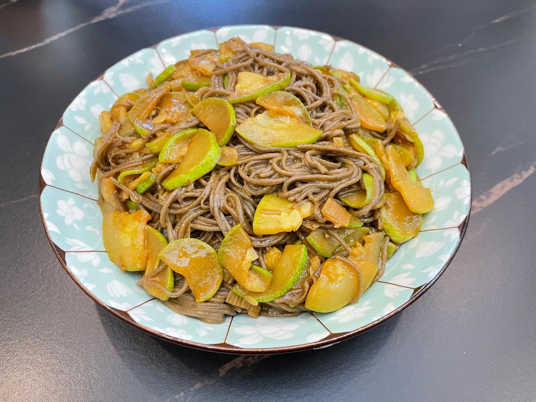 西葫芦荞麦龙须面的做法