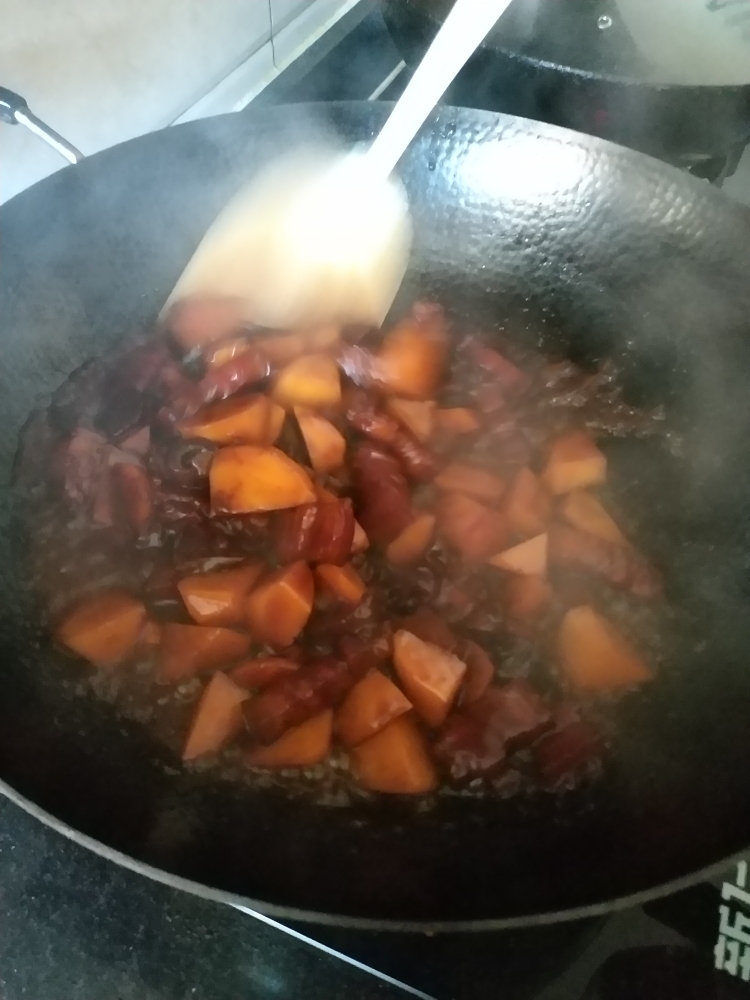 土豆红烧肉的做法 步骤11