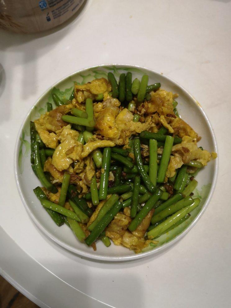 蒜薹炒鸡蛋(米饭好朋友，小时候的菜和做法)