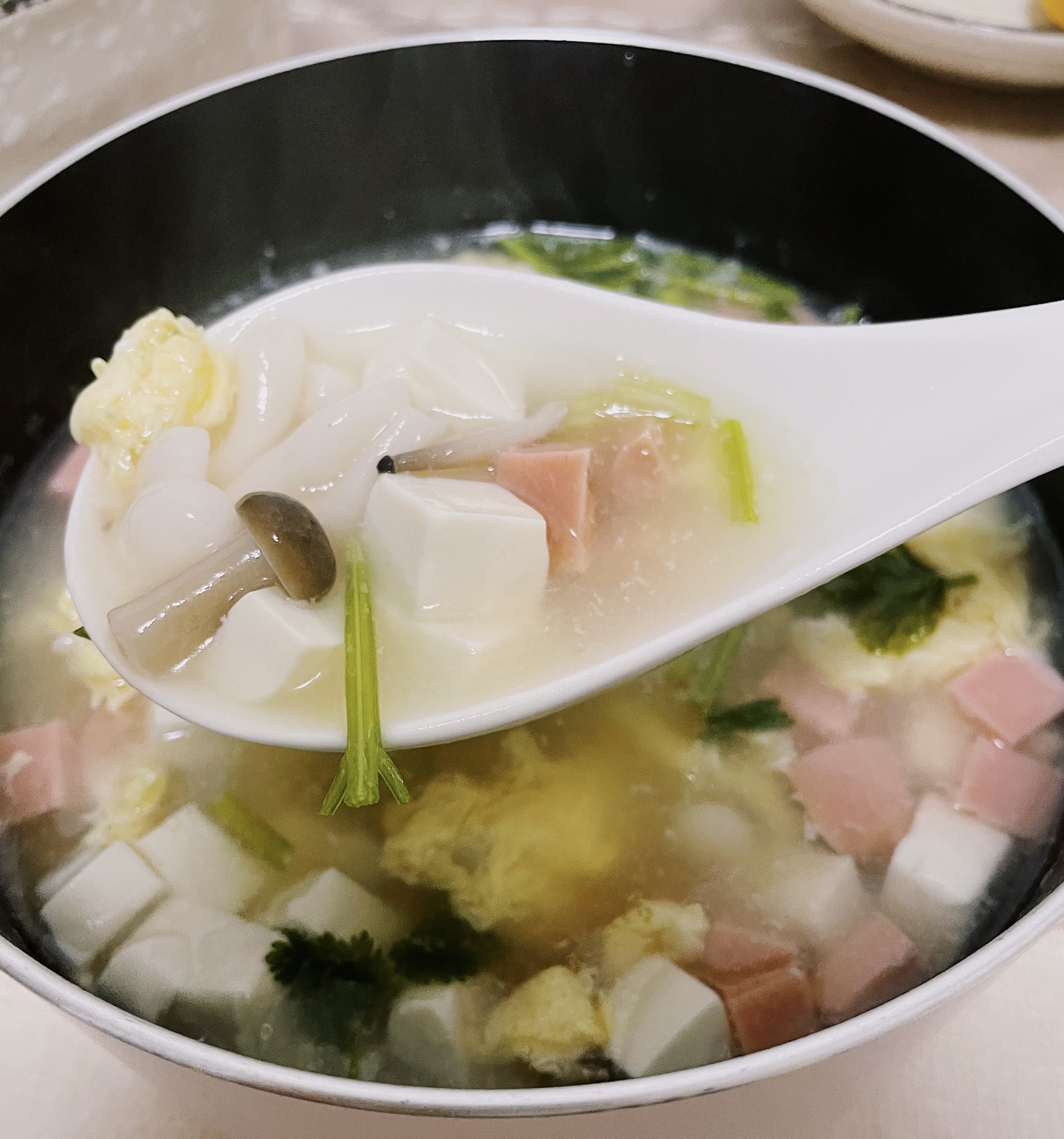 鲜美减脂的菌菇豆腐汤的做法