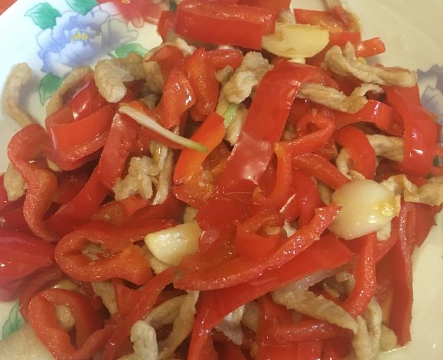 红菜椒炒肉丝的做法