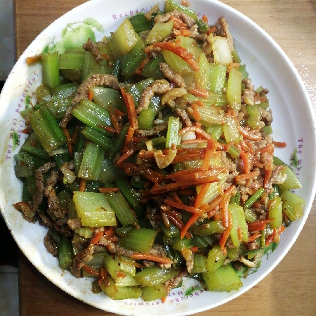 牛肉炒芹菜(不老不柴嫩滑多汁)