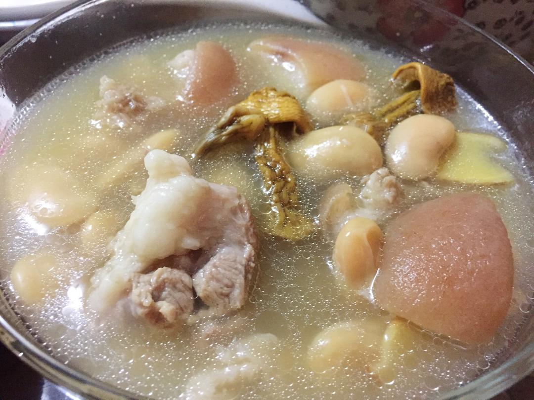 大白豆蹄髈汤的做法