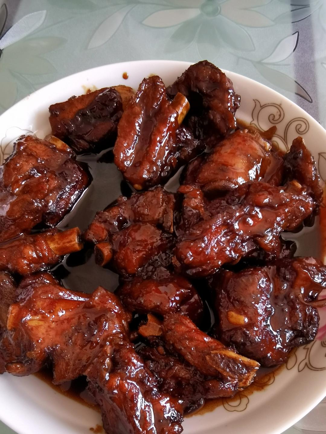 糖醋排骨的家常做法，色泽红亮，口感醇厚，好吃的停不下来