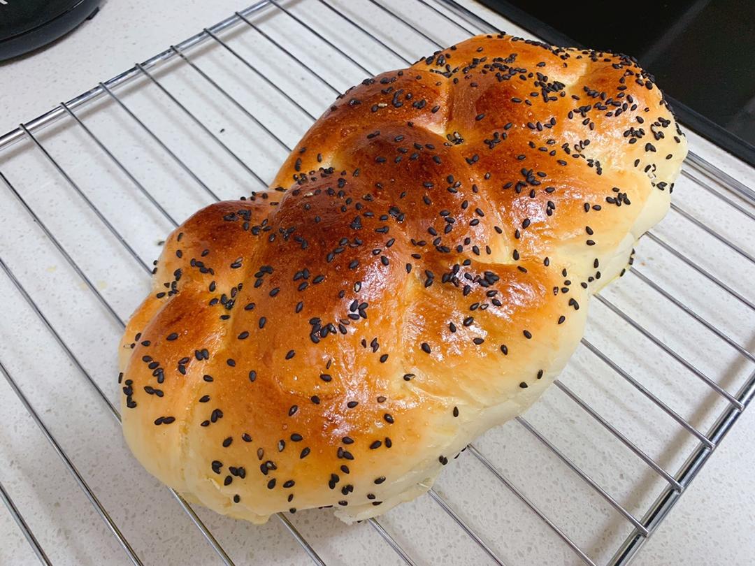 伊斯黛拉想改名字做的黑芝麻酱面包