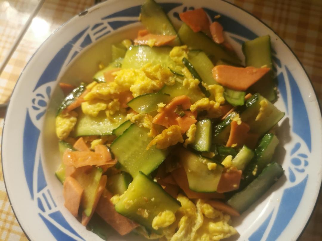 五分钟下饭菜黄瓜火腿炒鸡蛋