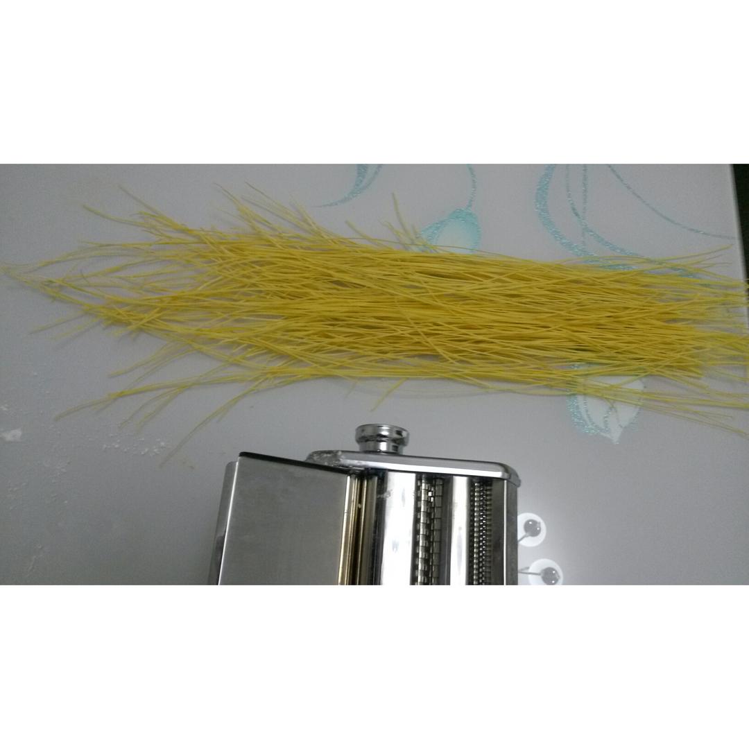 自制纯天然蔬菜汁彩色面条