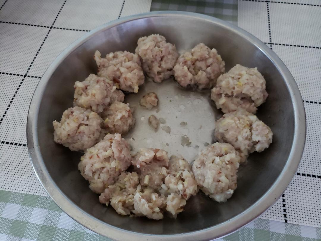 葱头肉丸