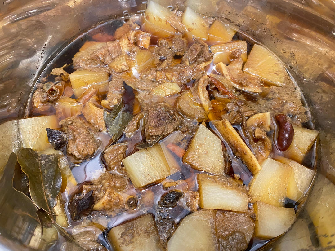 萝卜牛腩煲
