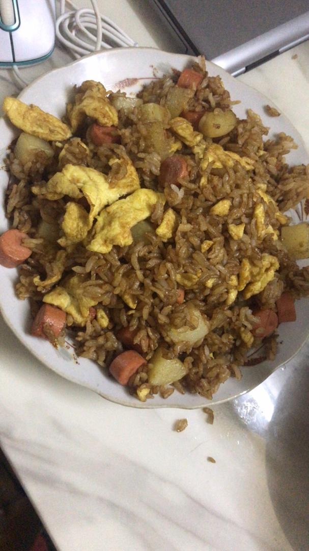 邻居抢着来我家吃土豆香肠炒饭，原来这么香！