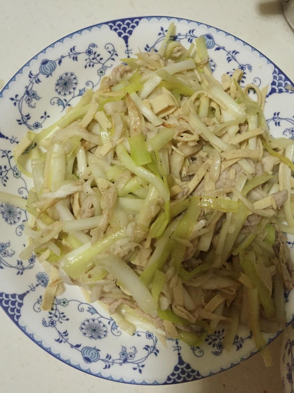 韭黄茭白豆腐皮炒肉丝