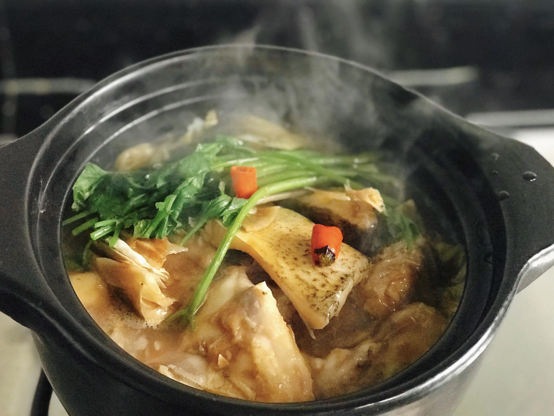 【生啫鱼头煲】鱼头烧的啫啫叫，广东第一煲！