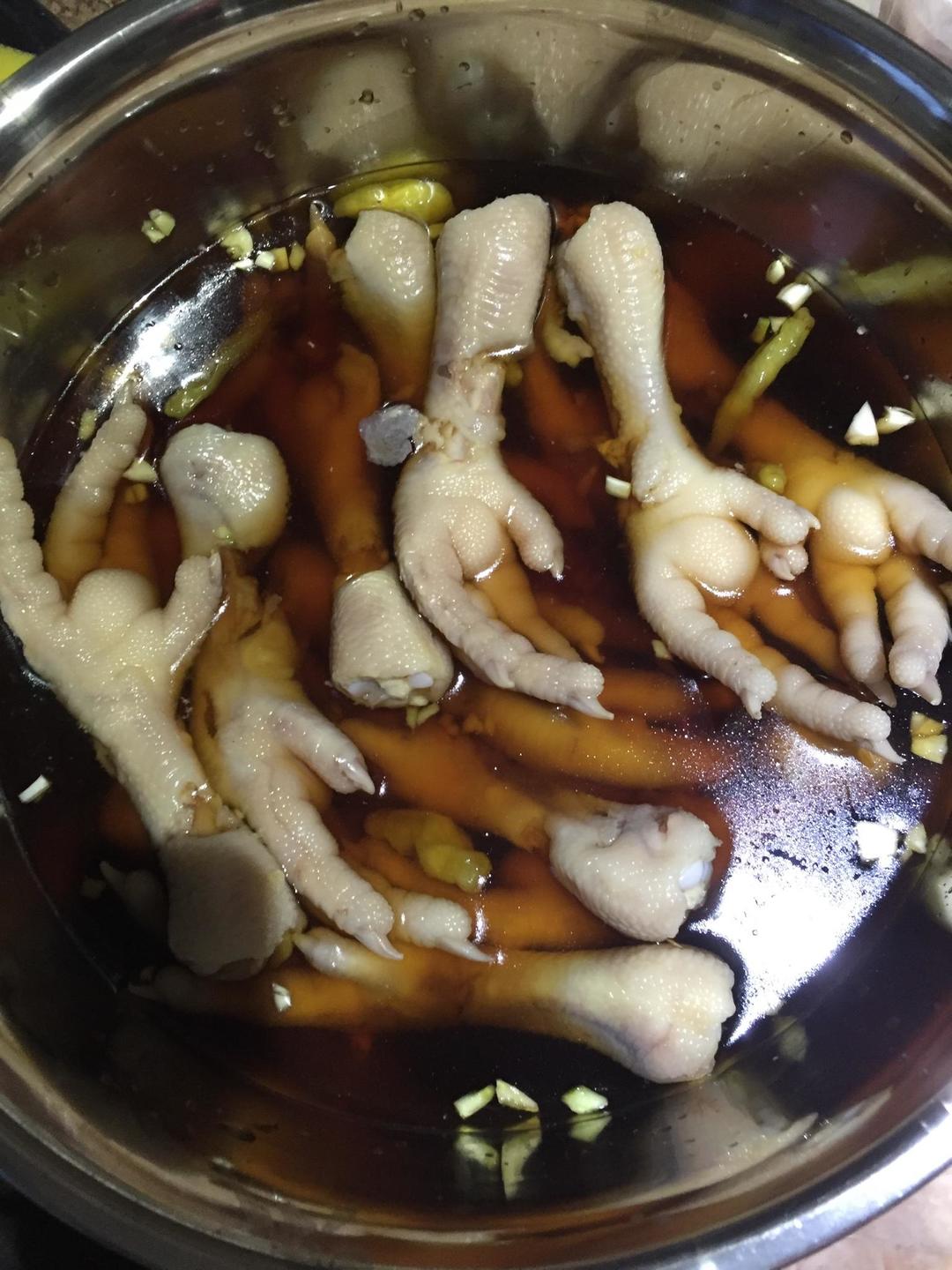 南方口味泡椒凤爪的做法