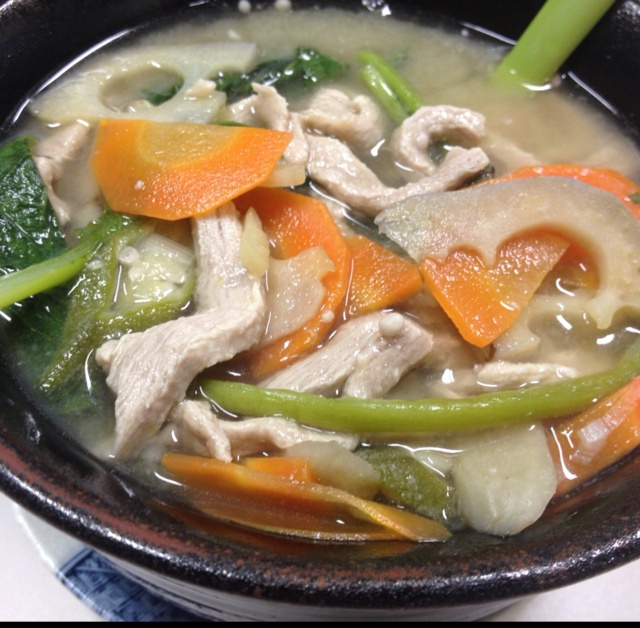 豚汁(猪肉味噌汤)