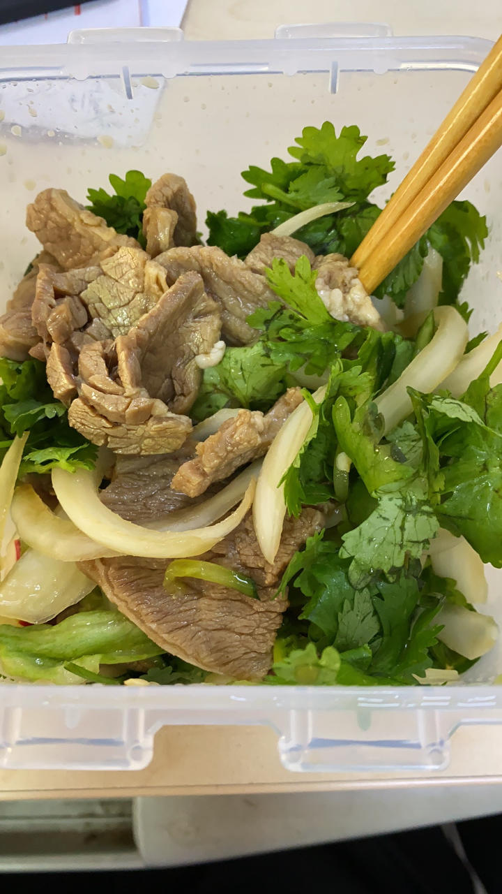 无油低卡的香菜牛肉，夏天减肥就要吃凉拌牛肉