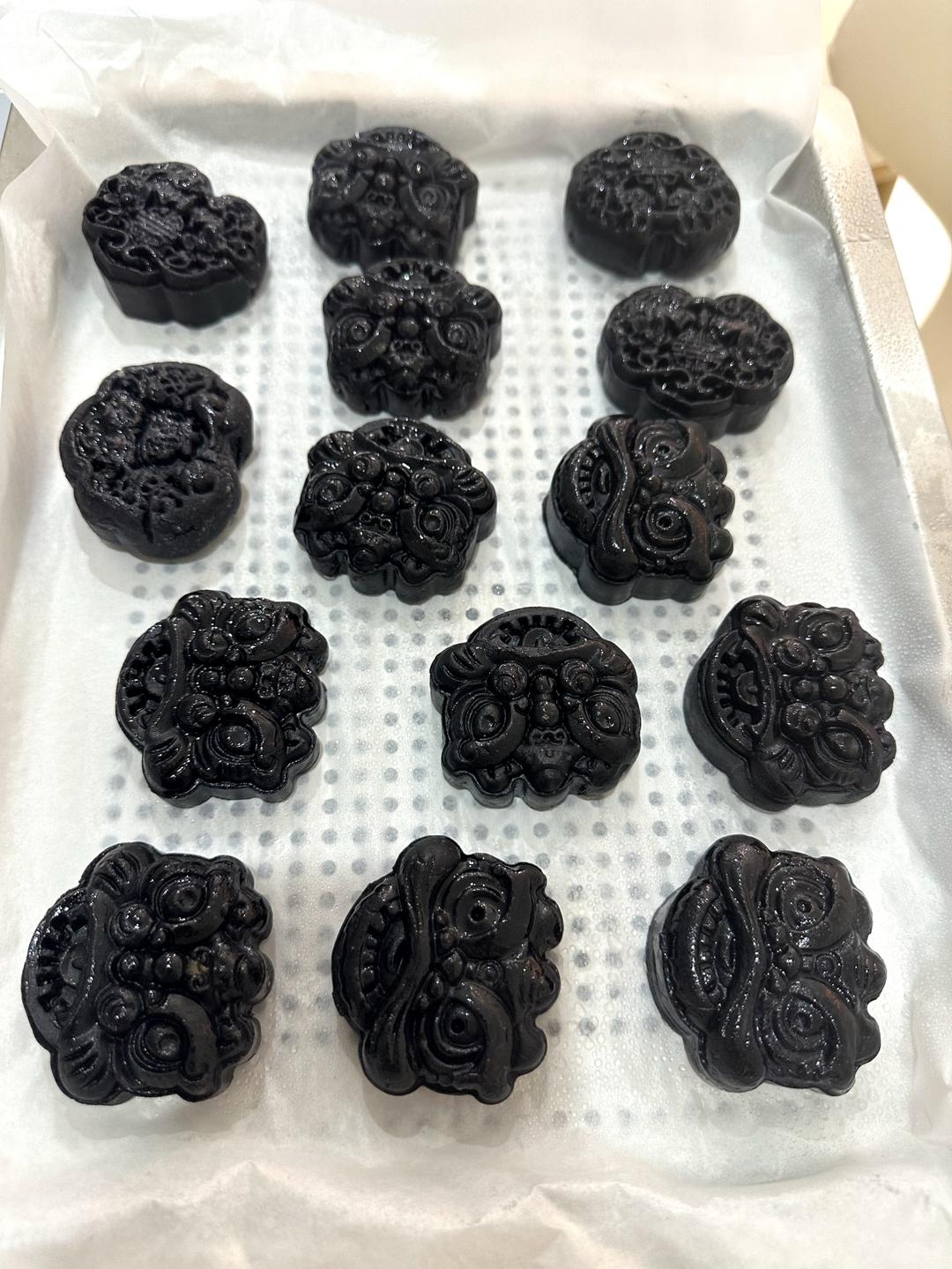黑米豆沙蛋黄月饼