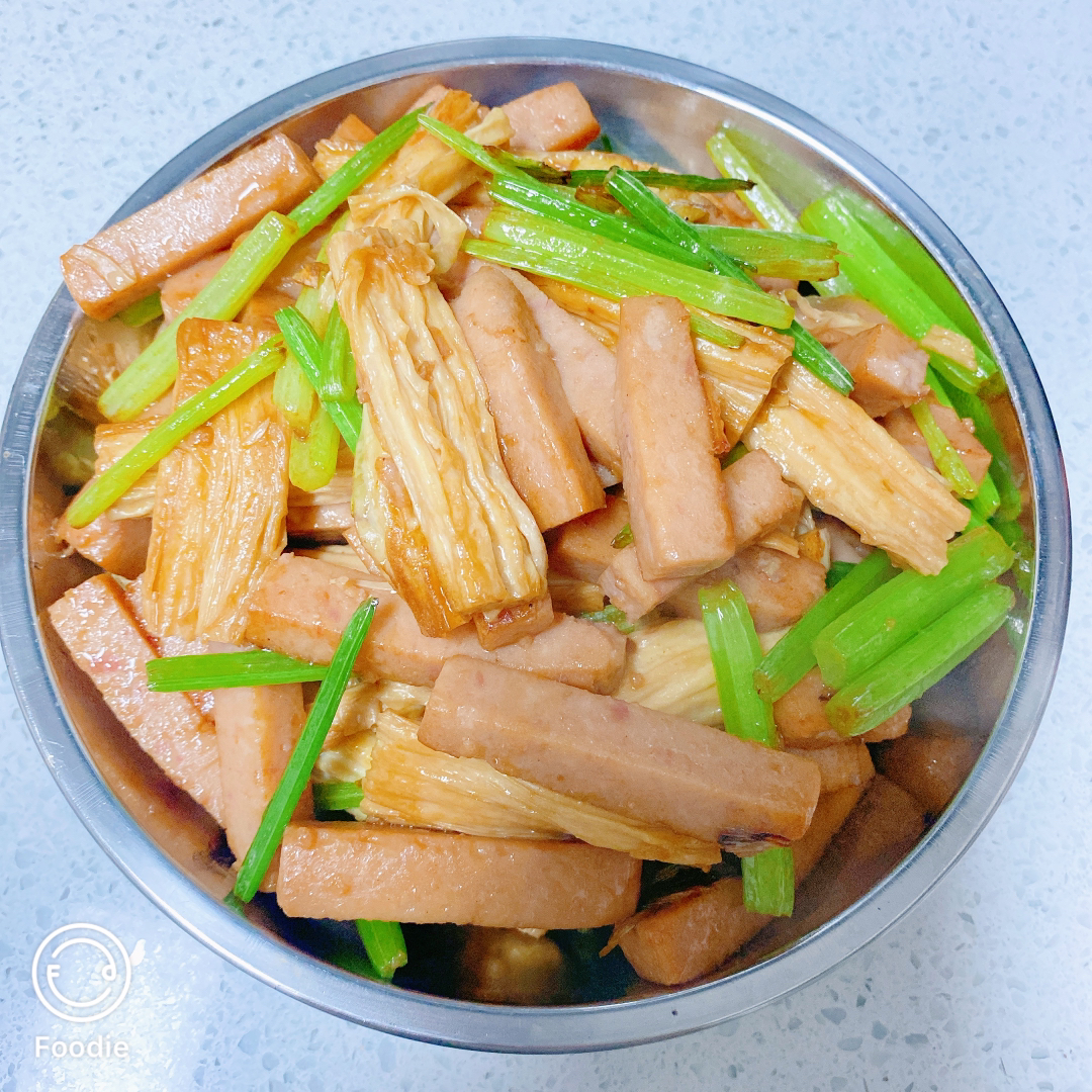 芹菜腐竹炒肉图片