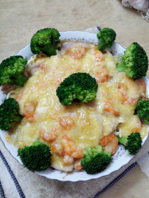 小小宝贝妈咪做的芝士奶油焗龙虾伊面