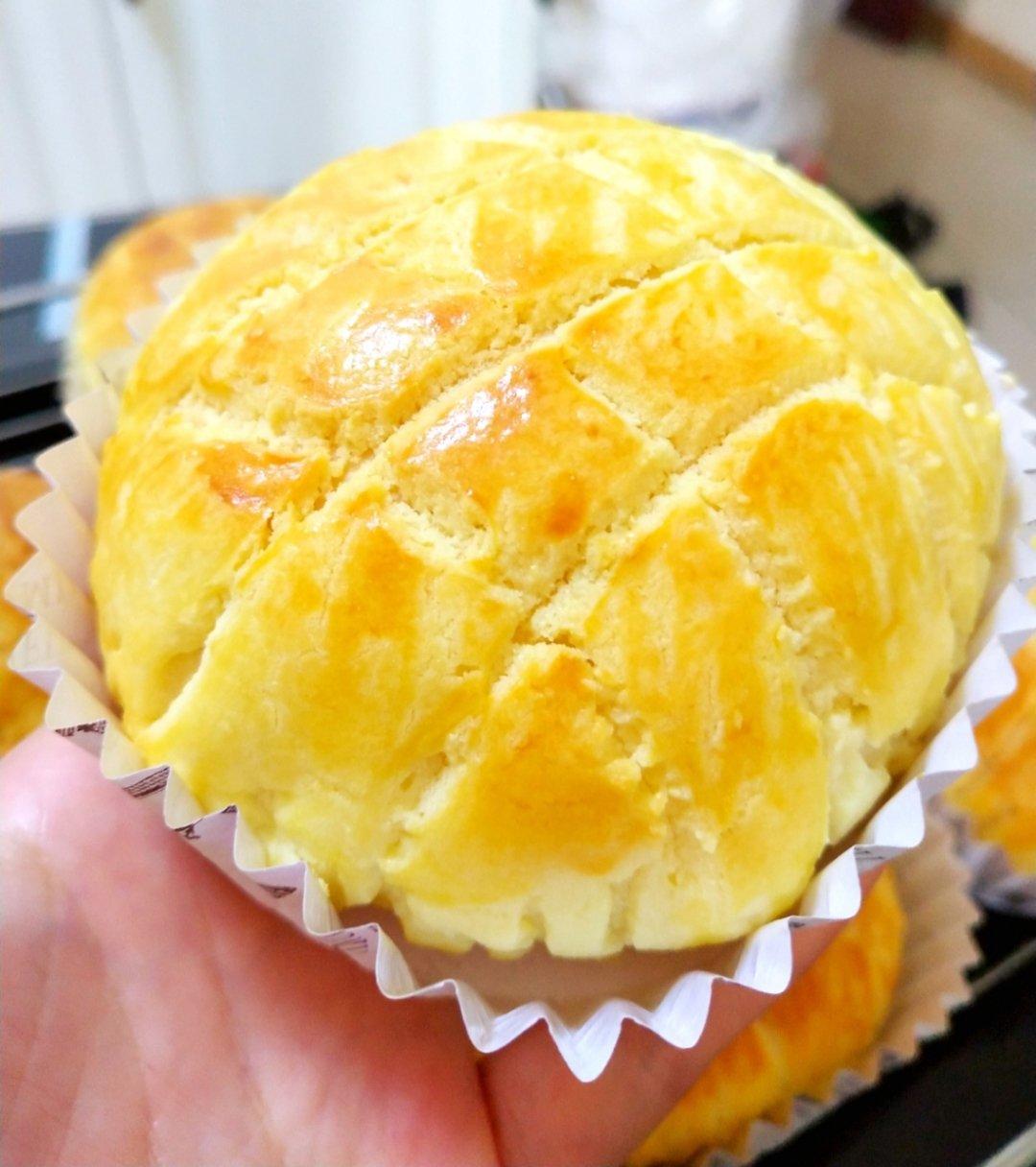 好吃到炸裂的港式菠萝包（附带制作酥皮的小视频）