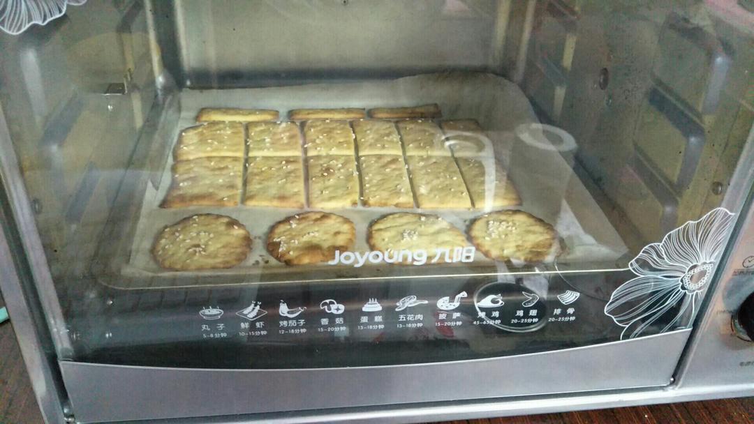 宝宝辅食：宝宝版原味苏打饼干—谁说，松脆的饼干一定要加黄油和泡打粉！