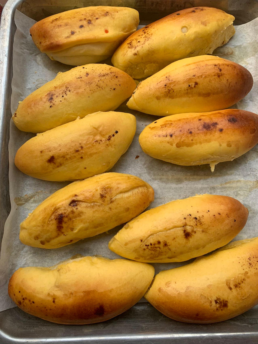 🍌可以剥着吃的香蕉奶露爆浆面包