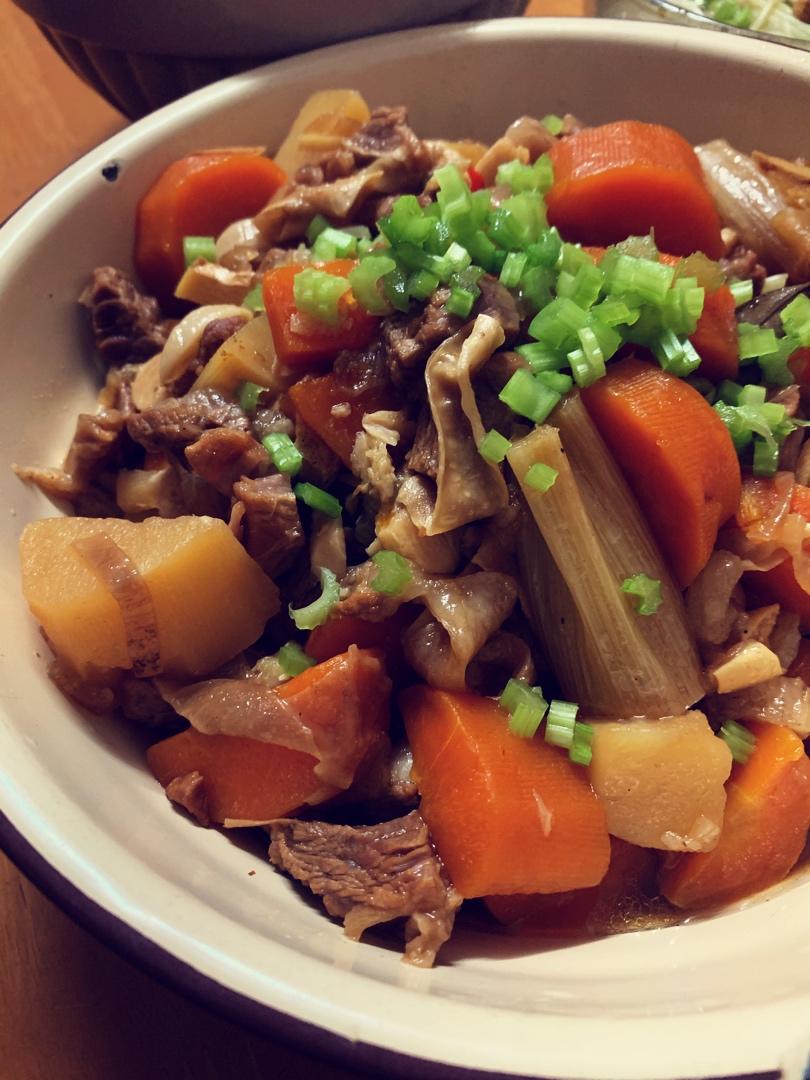 胡萝卜土豆烧牛腩