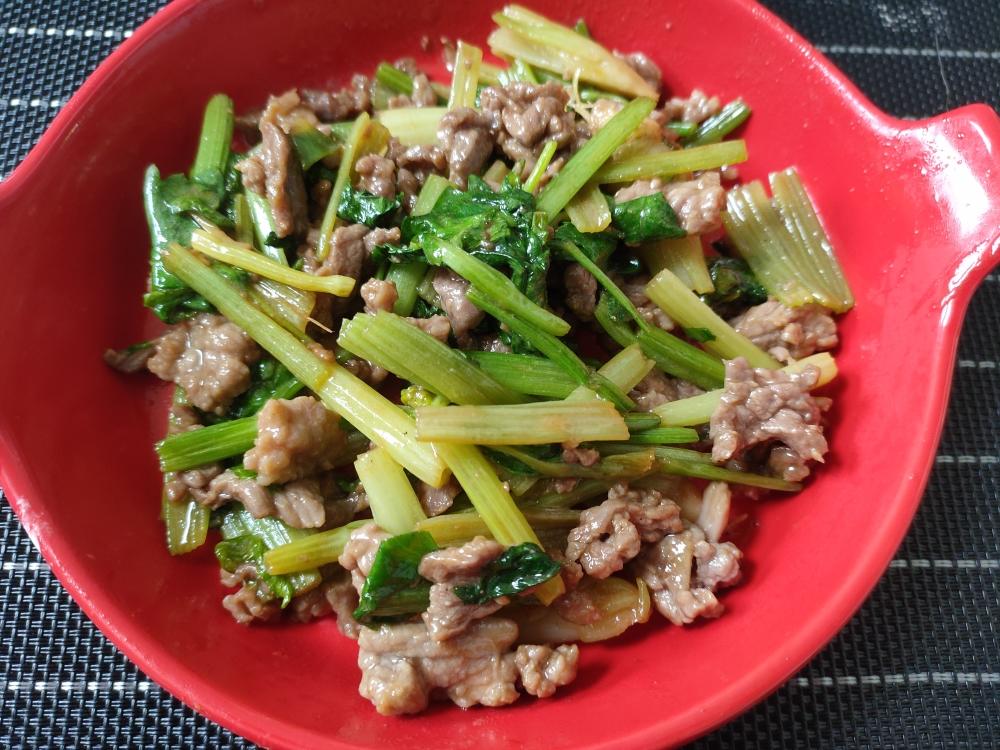 芹菜炒牛肉的做法