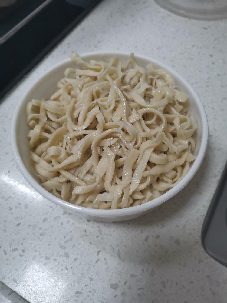 【小高姐】手擀肉臊面  手工做出口感劲道的擀面条