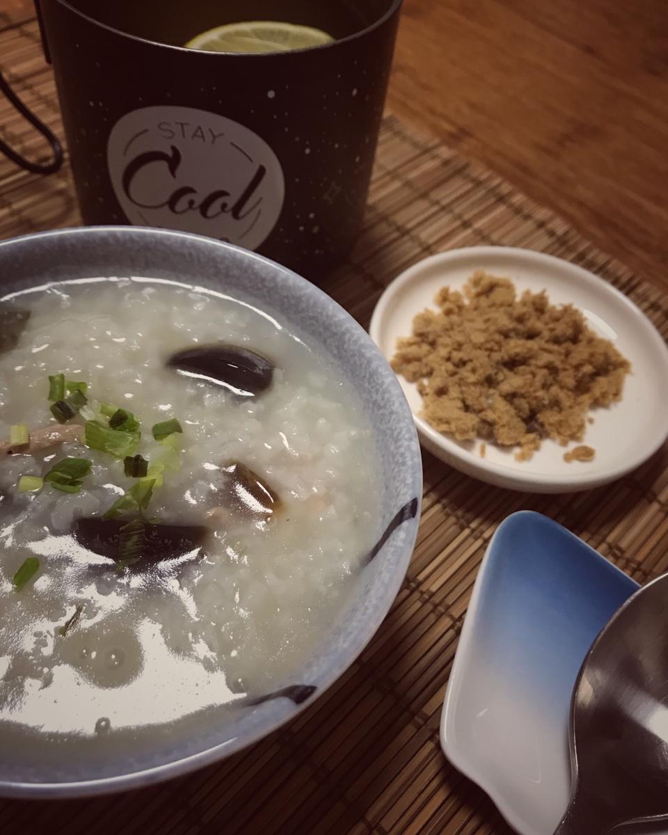 十五分钟快手之香滑皮蛋瘦肉粥(附五分钟电饭煲电压力锅更快捷方法)