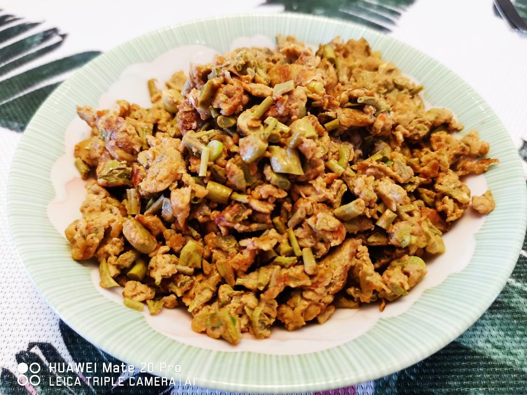 不一样的春天味道，辣酱香椿炒蛋的做法