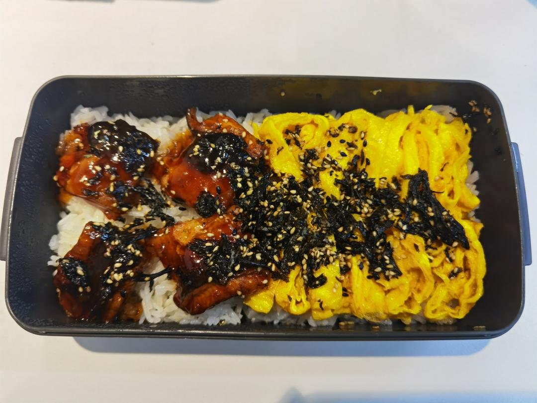 双层鳗鱼饭