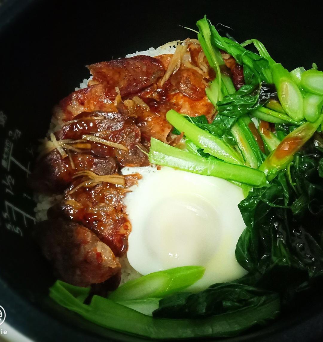 广式腊味煲仔饭