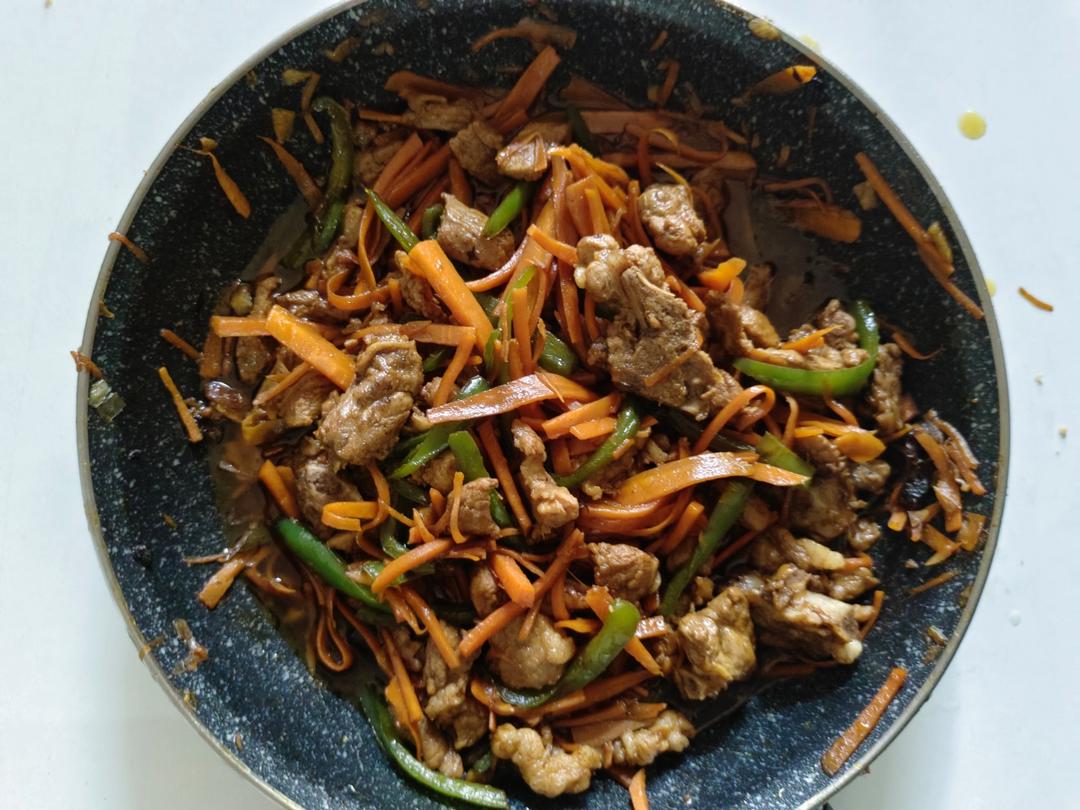 超级下饭胡萝卜丝炒肉