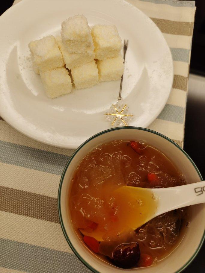 完胜85‘C的牛奶椰蓉小方