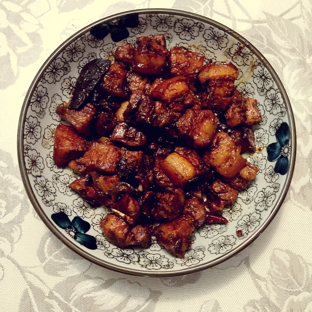 吃着碗里望着锅里的红烧肉
