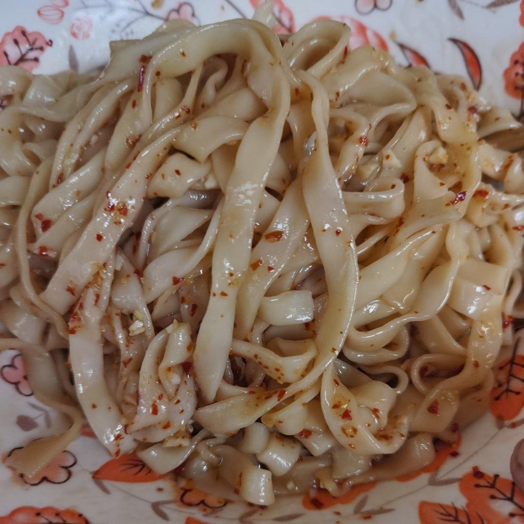 十分钟就能吃上的超简单油泼面